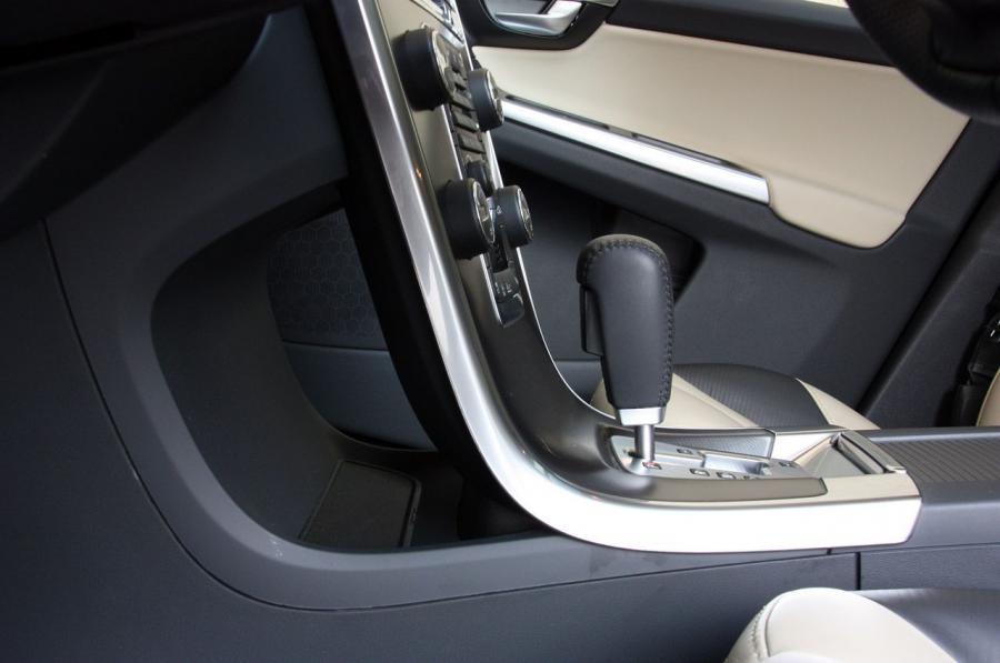  Volvo XC60 R-Design 2012 года  (фото 12 из 90)